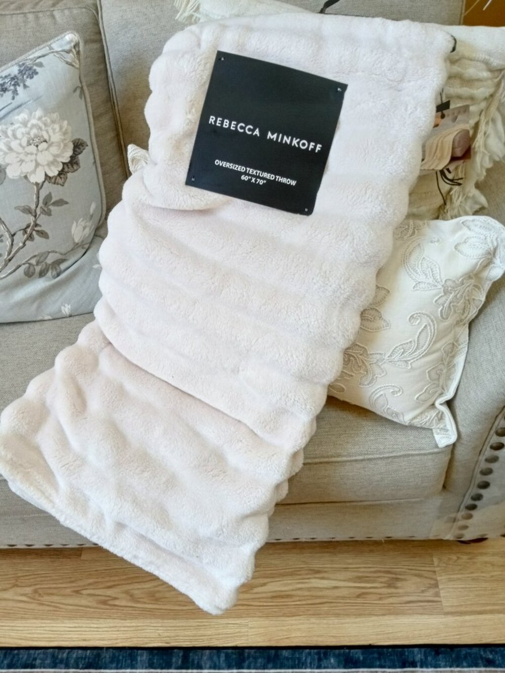 NEW! EXQUISITE LUXURY PLUSH REBECCA MINKOFF BLANKET